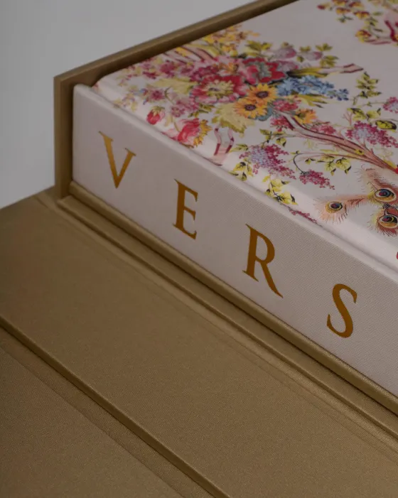Outlet Versailles: From Louis Xiv To Jeff Koons Ultimates